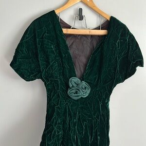 VINTAGE GREEN VELVET GOWN